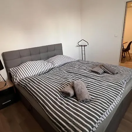 Air Conditioned 3 Apartment, Near Technopol 公寓 *